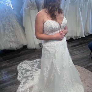 Elegant White Lace Wedding Dress